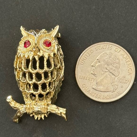 Vintage 50s Gold Tone Red Eye Owl Brooch Gerry's - Picture 3 of 4